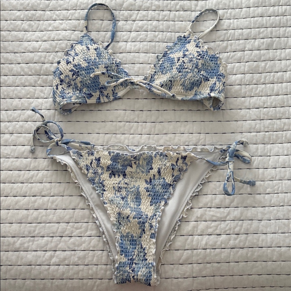 Hollister White and Blue Bikini Top *used once*